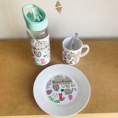 SET BOTELLA + PLATO + TAZA Y CUCHARA DE REGALO