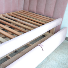 Cama tapizada con carro cama (liso) en internet