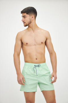 SHORT DE BAÑO LISO VERDE MANZANA