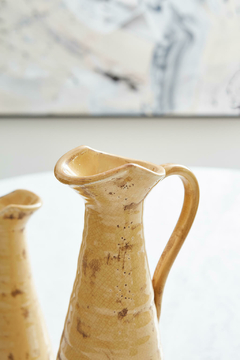 Imagen de Jarra de cerámica color camel Crux - Dos tamaños