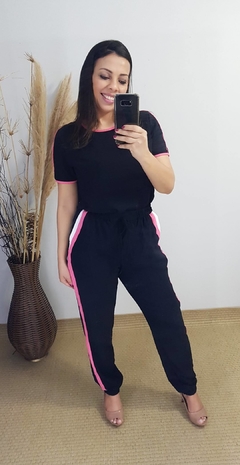 CALÇA JOGGER PRETO C/ VIVO ROSA