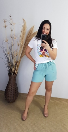 SHORT FEMININO COM DETALHE BRANCO NO BOLSO VERDE - loja online