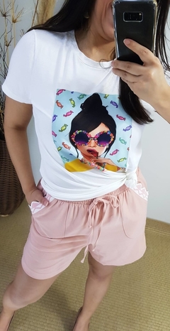 SHORT FEMININO COM DETALHE BRANCO NO BOLSO ROSA na internet