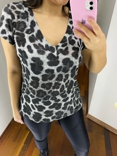 BLUSA FEMININA PODRINHA ESTAMPADA ONÇA PRETA ANIMAL PRINT - loja online