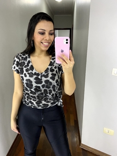 BLUSA FEMININA PODRINHA ESTAMPADA ONÇA PRETA ANIMAL PRINT na internet