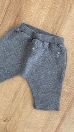 Pantalon Obaibi - Talle 3 meses- matelasse - comprar online