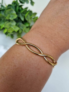 Bracelete Entrelaçado Liso Banho de Ouro 18K