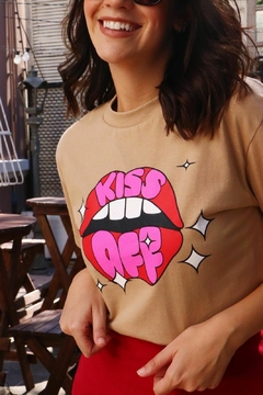 T-shirt kiss