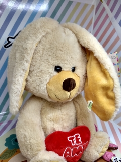 PELUCHE CONEJO CORAZÓN. - comprar online