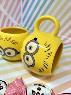 Imagen de MATE CON AZA PANTHER PINK, MINIONS.