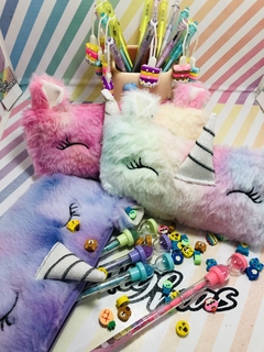 CARTUCHERA PELUCHE UNICORNIO - Algo Mas