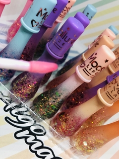 BRILLO LABIAL GLITTER FORMA BOTELLITA - Algo Mas