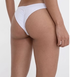 Biquíni Branco Basic empina Bum-Bum - Moda Fitness, Beachwear, Relaxwear, Resortwear, SportWear, Slow Code