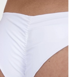 Imagem do Biquíni Branco Basic empina Bum-Bum