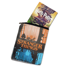 Book Sleeve Porta Livros em Neoprene Stranger Things 001 - comprar online