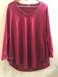 REMERA LANILLA ESCOTE EN V FUCSIA