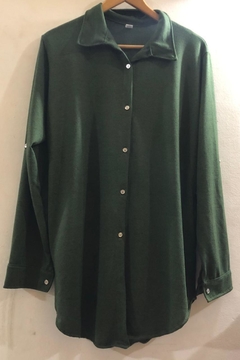 CAMISA DE LANILLA CON BOLSILLO VERDE