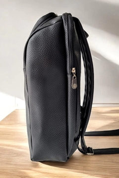 Mochila Luxe Black Cuero - comprar online