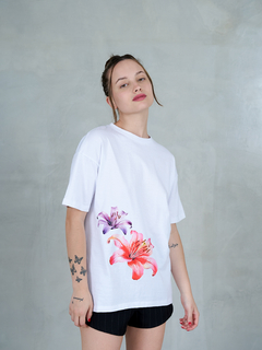 Remera Oversize Flores en internet