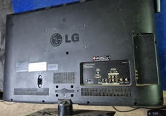 TV USADA LG MODELO:32LD350 (DEFEITO:TELA)