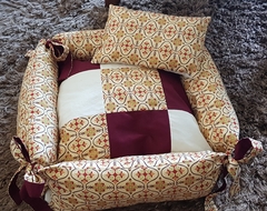 Cama Pet Quadrada Arabesco Patchwork, com Travesseiro - comprar online