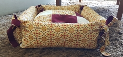 Imagem do Cama Pet Quadrada Arabesco Patchwork, com Travesseiro