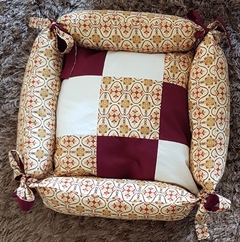 Cama Pet Quadrada Arabesco Patchwork, com Travesseiro - comprar online