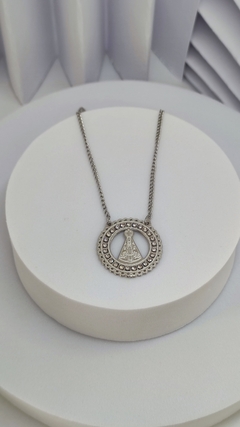 Colar Com Mandala de Nossa Senhora Aparecida Cravejado Com Strass No Aço Inox - comprar online