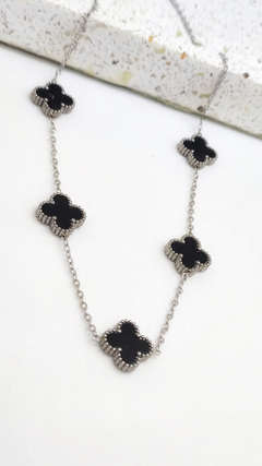 Colar Choker Com 5 Trevos Preto