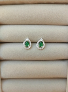 Brinco gota cravejada com zirconia verde esmeralda