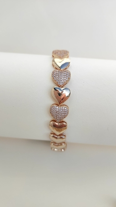 Pulseira com 3 corações cravejados banhado em ouro 18k