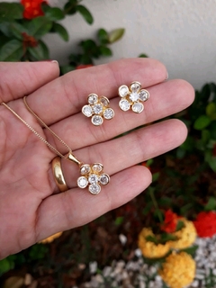 Conjunto flor banhado em ouro 18k