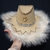 COWGIRL CON PLUMAS Y STRASS LUMINOSO