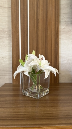 Florero con liliums - comprar online