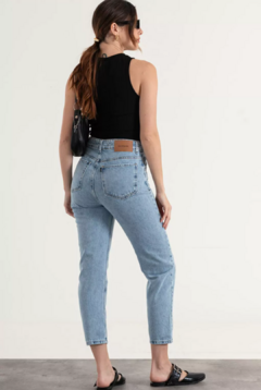 Jean Mom Fit Rigido VERVE en internet