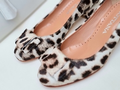 Clásicos en pelo marfil leopardo - comprar online