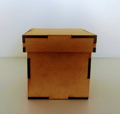 CAJA CUADRADA CON TAPA