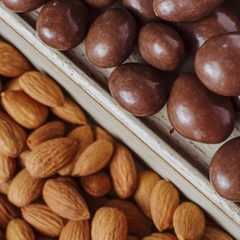 Almendras bañadas con chocolate leche x100gr