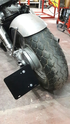 Paralama Traseiro Honda Shadow 750 Pneu até 180mm de largura 70cm acompanha kit fixação Paralamas dianteiro com orelha largura pneu 120mm comprimento 70cm banco solo com mola Garupa removível e suporte de placa lateral sem iluminação na internet