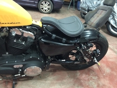 Suporte de Placa preso ao amortecedor com iluminação Harley Davidson Sportster - comprar online