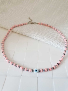 Choker de Miçangas Rosas com Pingente Olho Grego Branco - na internet