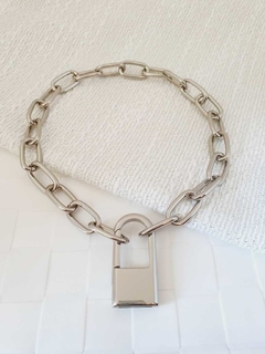 Choker Prateada de Corrente com Pingente Cadeado - - comprar online