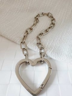 Choker de Corrente com Coração Mosquetão Prateado na internet