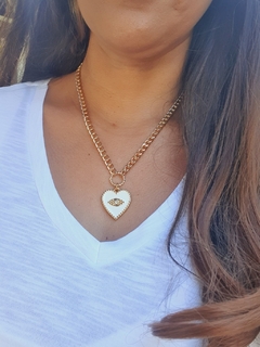 Colar Dourado com Pingente Coração Resinado Branco - - comprar online