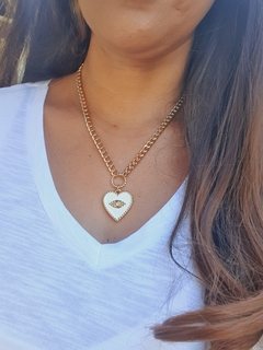 Colar Dourado com Pingente Coração Resinado Branco - comprar online