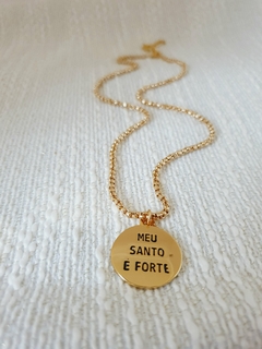 Colar Dourado Medalha Meu Santo é Forte - comprar online