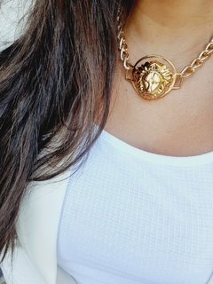 Colar Dourado com Pingente de Leão Dourado - - Helô Nazaré Acessórios