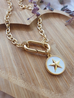 Colar Dourado com Pingente Medalha Estrela - - comprar online