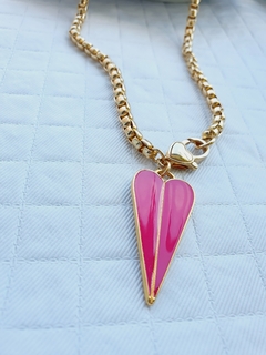 Colar Dourado com Pingente Coração Resinado Rosa