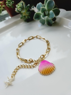 Pulseira Dourada com Pingente em Concha Degradê Rosa na internet